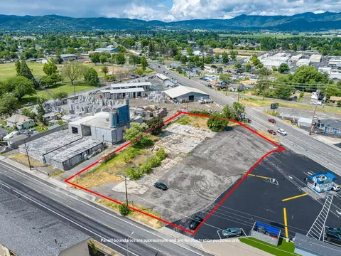 943 Summit Ave, Medford, OR 97501