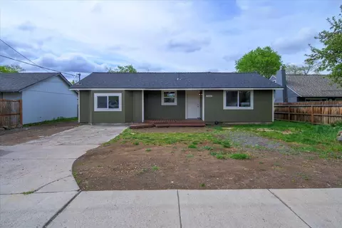 2360 SW Salmon Ave, Redmond, OR 97756