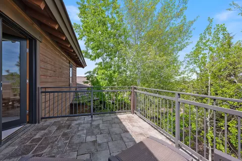 Exterior - 65719 Cairn Ct, Bend, OR 97701 photo 11 of 20