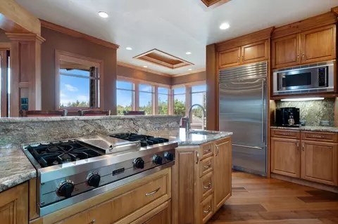 Kitchen - 65719 Cairn Ct, Bend, OR 97701 photo 6 of 9