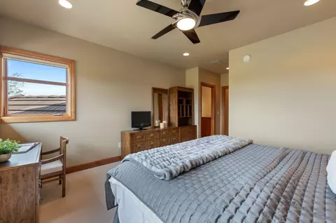 Bedroom - 65719 Cairn Ct, Bend, OR 97701 photo 9 of 9