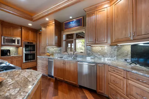 Kitchen - 65719 Cairn Ct, Bend, OR 97701 photo 5 of 9
