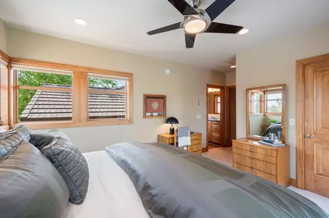 Bedroom - 65719 Cairn Ct, Bend, OR 97701 photo 7 of 9