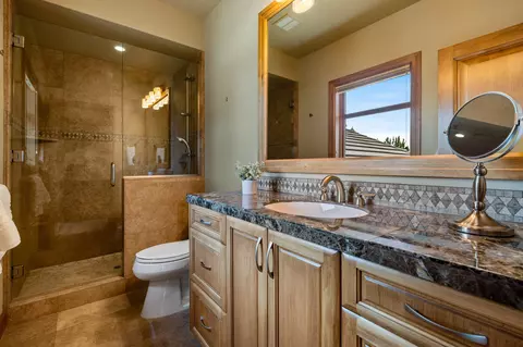 Bath - 65719 Cairn Ct, Bend, OR 97701 photo 5 of 8