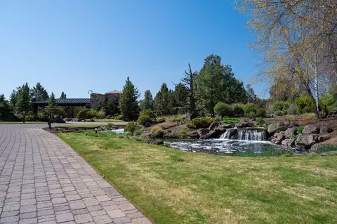 View/Area - 65719 Cairn Ct, Bend, OR 97701 photo 5 of 6