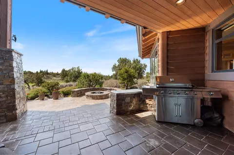 Exterior - 65719 Cairn Ct, Bend, OR 97701 photo 4 of 20