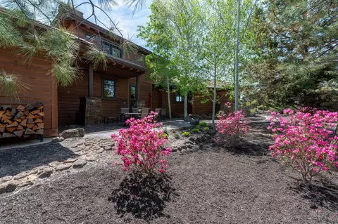 Exterior - 65719 Cairn Ct, Bend, OR 97701 photo 14 of 20