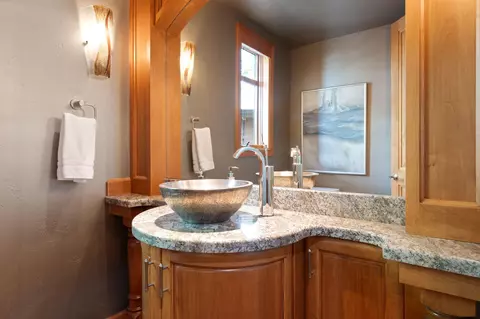 Bath - 65719 Cairn Ct, Bend, OR 97701 photo 8 of 8