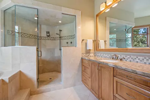 Bath - 65719 Cairn Ct, Bend, OR 97701 photo 3 of 8
