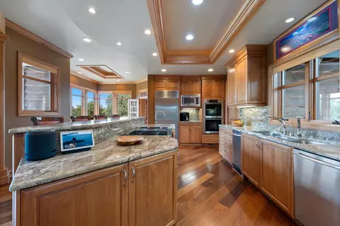 Kitchen - 65719 Cairn Ct, Bend, OR 97701 photo 4 of 9