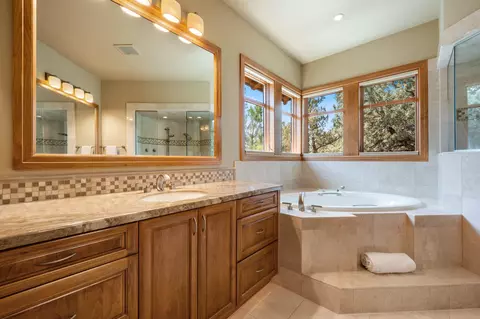 Bath - 65719 Cairn Ct, Bend, OR 97701 photo 1 of 8
