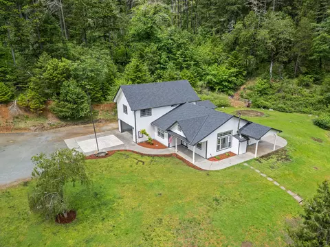 1322 Greens Creek Rd, Grants Pass, OR 97527