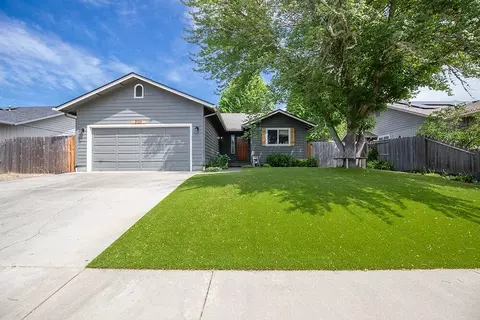 2126 SW Webster Rd, Grants Pass, OR 97526