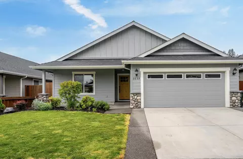 2835 SW Shimmer Ln, Grants Pass, OR 97527
