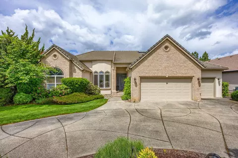 3395 Augusta Ct, Medford, OR 97504