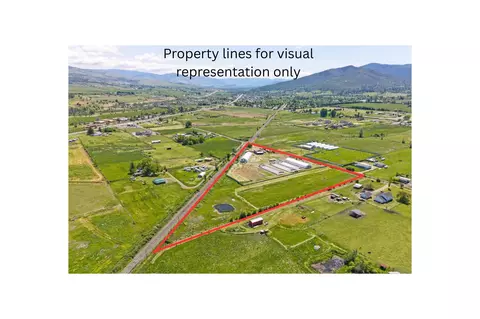 426 Hartley Rd, Phoenix, OR 97535