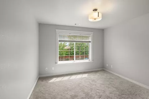 Bedroom - 131 Bellerive Dr, Eagle Point, OR 97524 photo 3 of 6