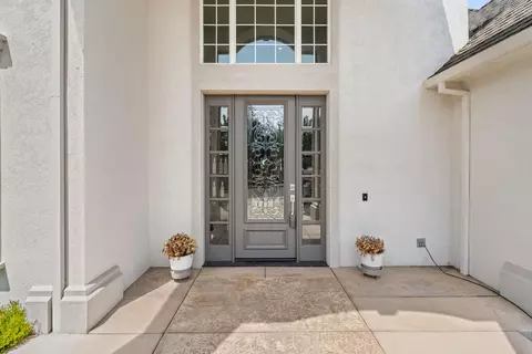 Entry Way - 131 Bellerive Dr, Eagle Point, OR 97524 photo 6 of 6