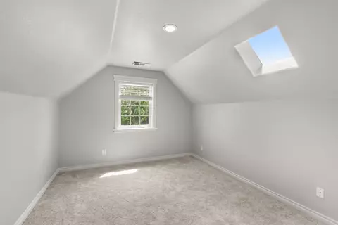 Bedroom - 131 Bellerive Dr, Eagle Point, OR 97524 photo 2 of 6