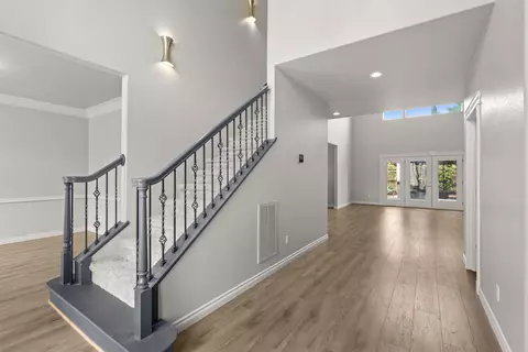 Entry Way - 131 Bellerive Dr, Eagle Point, OR 97524 photo 4 of 6