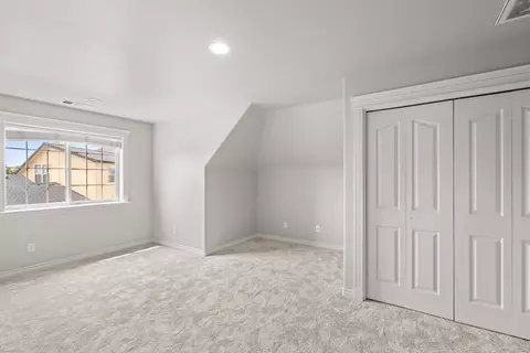 Bedroom - 131 Bellerive Dr, Eagle Point, OR 97524 photo 1 of 6