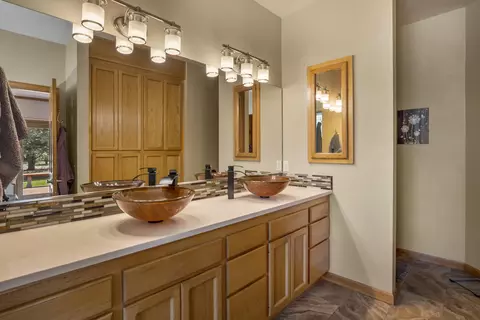 Bath - 23308 Chisholm Trl, Bend, OR 97702 photo 1 of 4