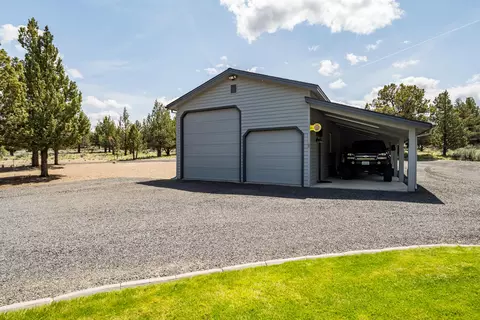 Exterior - 23308 Chisholm Trl, Bend, OR 97702 photo 10 of 18
