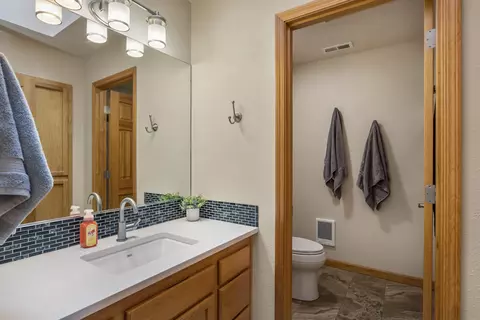 Bath - 23308 Chisholm Trl, Bend, OR 97702 photo 4 of 4