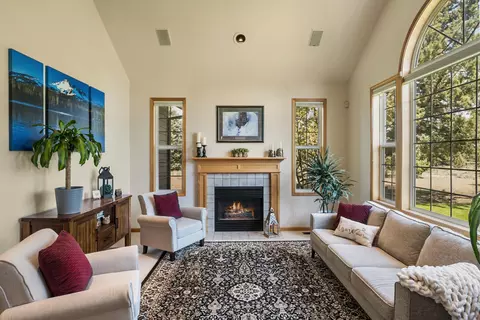 Living - 23308 Chisholm Trl, Bend, OR 97702 photo 2 of 5