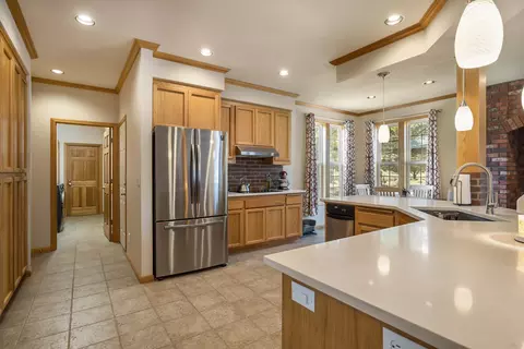 Kitchen - 23308 Chisholm Trl, Bend, OR 97702 photo 5 of 5