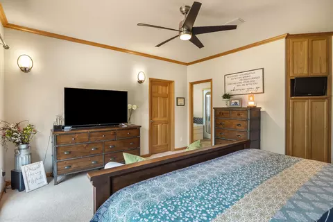 Bedroom - 23308 Chisholm Trl, Bend, OR 97702 photo 2 of 3