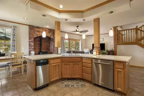 Kitchen - 23308 Chisholm Trl, Bend, OR 97702 photo 2 of 5