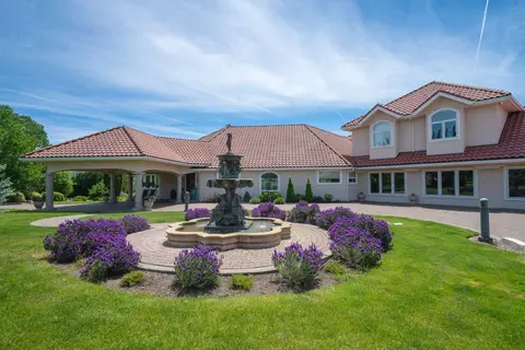 12990 Modoc Rd, White City, OR 97503