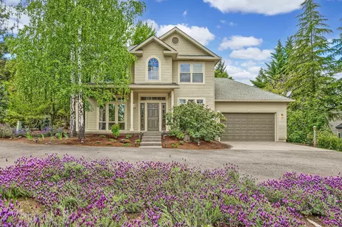 1459 Windsor St, Ashland, OR 97520