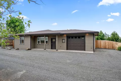 22 SE Hoff Ln, Madras, OR 97741