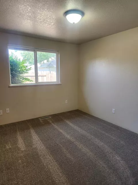 Bedroom - 812 Corey Dr, Phoenix, OR 97535 photo 3 of 6