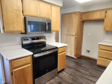 Kitchen - 812 Corey Dr, Phoenix, OR 97535 photo 2 of 4
