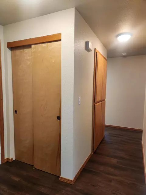 Entry Way - 812 Corey Dr, Phoenix, OR 97535 photo 1 of 1