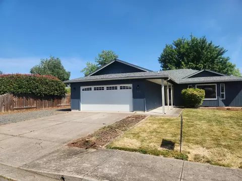 812 Corey Dr, Phoenix, OR 97535