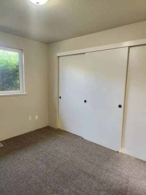 Bedroom - 812 Corey Dr, Phoenix, OR 97535 photo 2 of 6