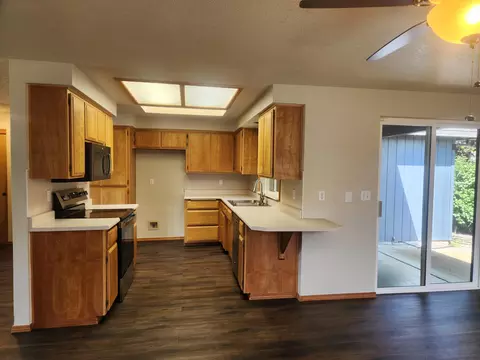 Kitchen - 812 Corey Dr, Phoenix, OR 97535 photo 1 of 4