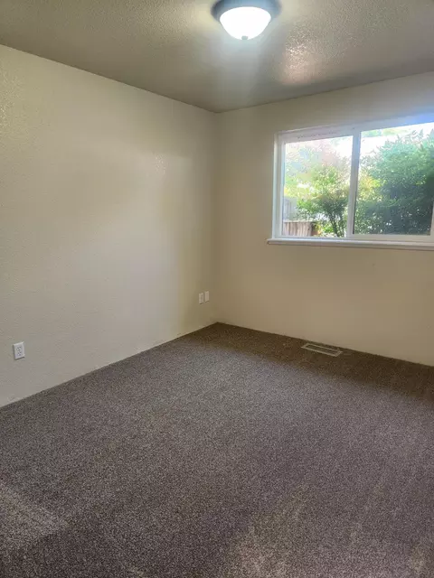 Bedroom - 812 Corey Dr, Phoenix, OR 97535 photo 1 of 6