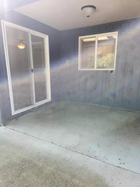 Exterior - 812 Corey Dr, Phoenix, OR 97535 photo 6 of 7