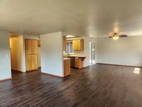 Living - 812 Corey Dr, Phoenix, OR 97535 photo 3 of 5