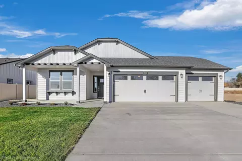 3056 Umpqua Dr, Medford, OR 97504