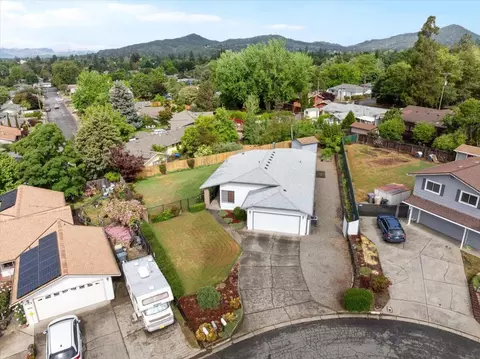 446 NE Sovereign Ave, Grants Pass, OR 97526