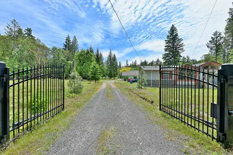 261 White Oak Dr, Cave Junction, OR 97523 photo 2