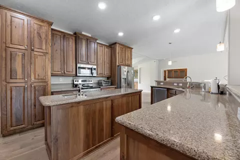 261 White Oak Dr, Cave Junction, OR 97523 photo 7