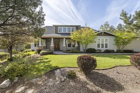8866 Merlin Dr, Redmond, OR 97756