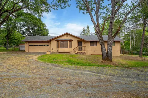 243 Stanvira Way, Grants Pass, OR 97526